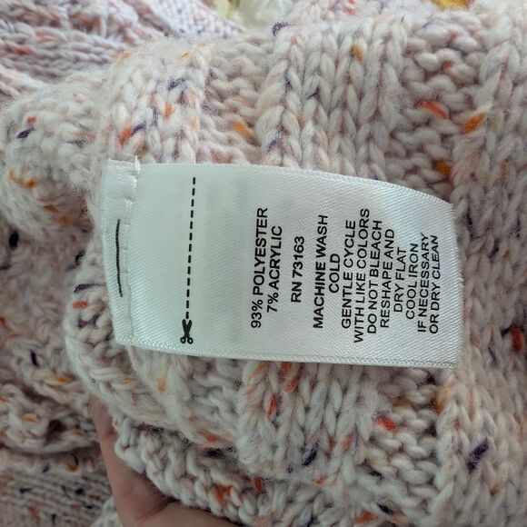 Cupio Cream V-Neck Cable Knit Sweater - Picture 8 of 8